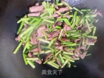 Make Garlic fried lamb step 5