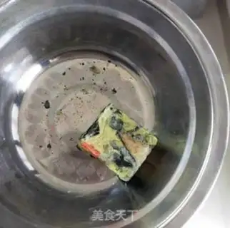 Make Spinach egg soup step 1