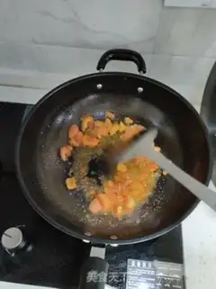 Make Potato pepper fried quail eggs step 4