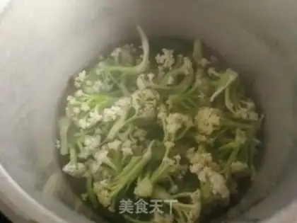 Make Cream-cracked bean horns step 1