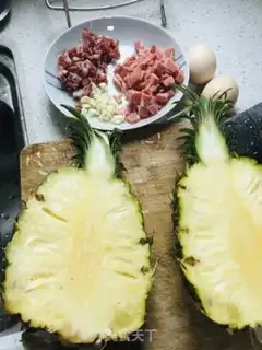 Make Pineapple rice step 1