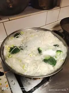 Make Chicken, soup, blue noodles step 4