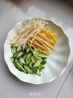 Make Spicy cucumber soup step 0
