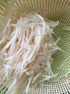 Make Garlic gills and mushrooms step 0