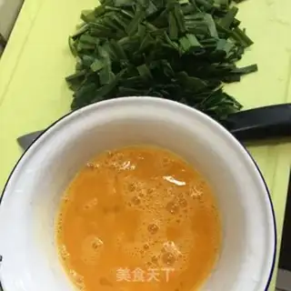 Make Scrambled eggs step 1