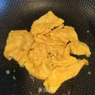 Make Scrambled eggs step 2