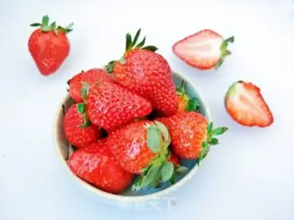 Make Strawberry yogurt step 1