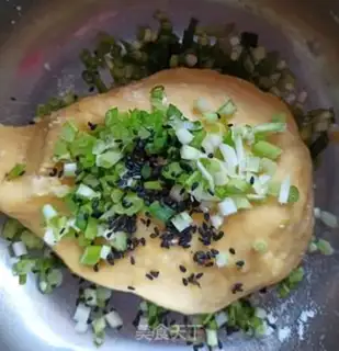 Make Onion black sesame cake step 2