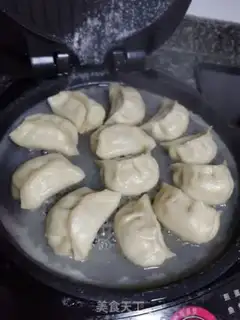 Make Hold on to the omelet step 1