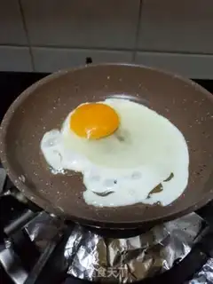 Make Toast omelet salad step 2