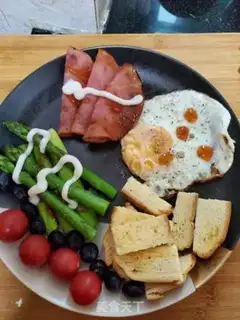 Make Toast omelet salad step 5