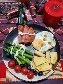 Make Toast omelet salad step 6