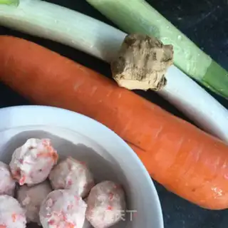 Make Fishball pelvis carrot soup step 0