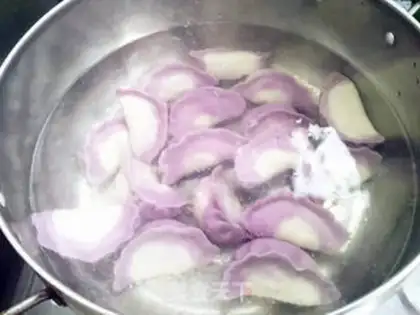 Make Double pork cabbage dumplings step 12