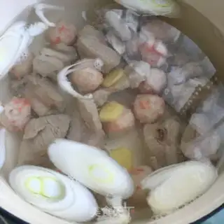 Make Fishball pelvis carrot soup step 4