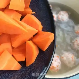 Make Fishball pelvis carrot soup step 6