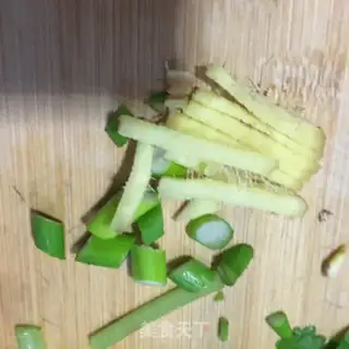 Make Celery fried goose eggs step 2