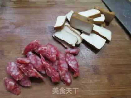 Make Pepper sausage fried fragrance step 1
