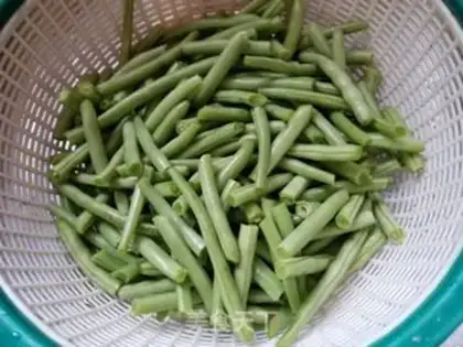 Make Chickenballs. Four season beans step 2