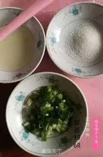 Make Onion buns and white noodles step 0