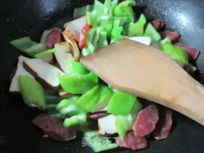 Make Pepper sausage fried fragrance step 4