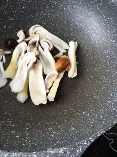 Make Puffed meat salad step 7