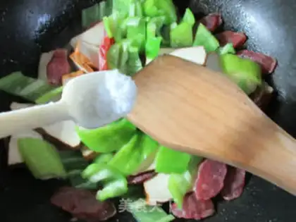 Make Pepper sausage fried fragrance step 5