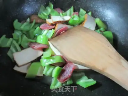 Make Pepper sausage fried fragrance step 6