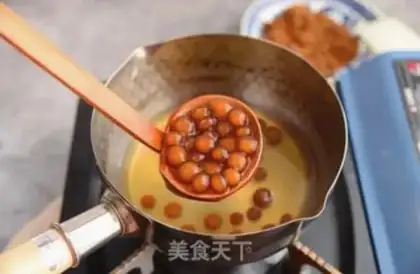 Make Homemade pearl milk tea step 4