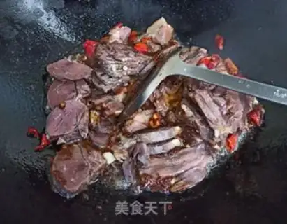 Make Pepper sauce and beef step 5