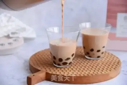 Make Homemade pearl milk tea step 7