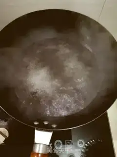 Make A green egg soup step 1