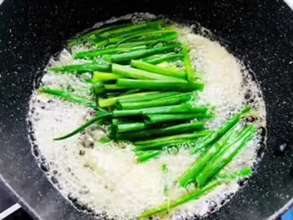 Make Onion noodles step 2