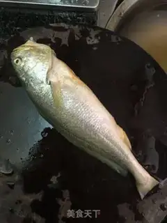 Make Tomato frying the yellowfish step 0