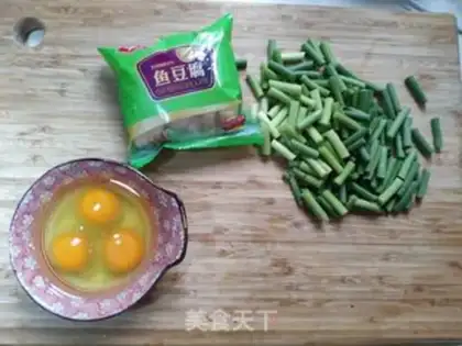 Make Fish tofu and fried eggs step 1