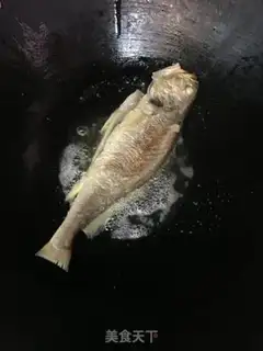 Make Tomato frying the yellowfish step 4