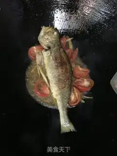 Make Tomato frying the yellowfish step 7