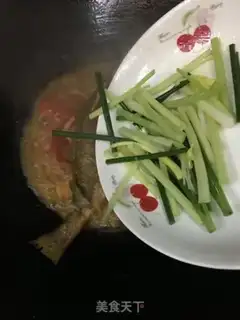 Make Tomato frying the yellowfish step 9