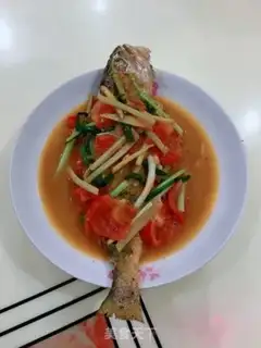 Make Tomato frying the yellowfish step 10