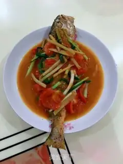 Make Tomato frying the yellowfish step 11