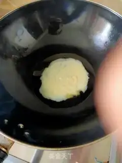 Make Hand grab cake step 4