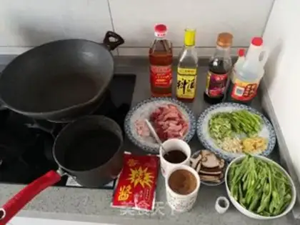 Make Pork bean horn noodles step 1