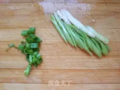Make Tomato eggs for noodles step 1
