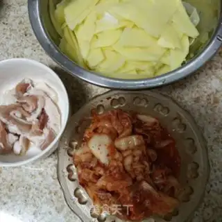Make Five sauerkraut with potatoes step 1