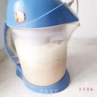 Make Red dates walnut soy step 1