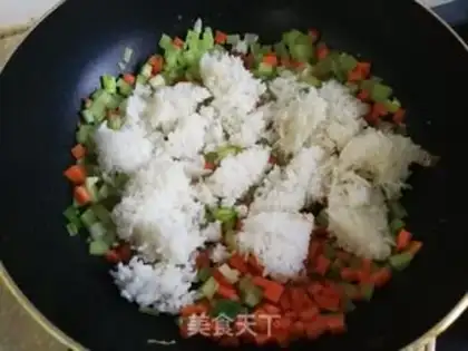 Make Eggs and rice step 4