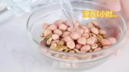 Make Peanut walnut hog soup step 1