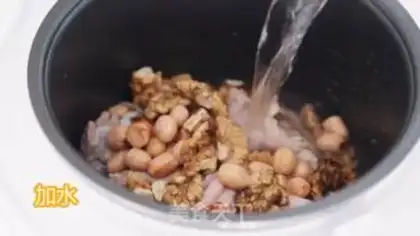 Make Peanut walnut hog soup step 3