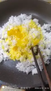 Make Egg fried rice step 3