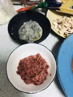 Make Shrimp beef pasta step 0